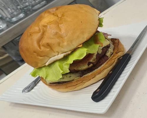 Casa Blanca Burger Plus